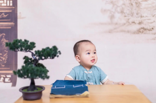 平阳五个月宝宝可以站吗 平阳五个月宝宝可以站吗